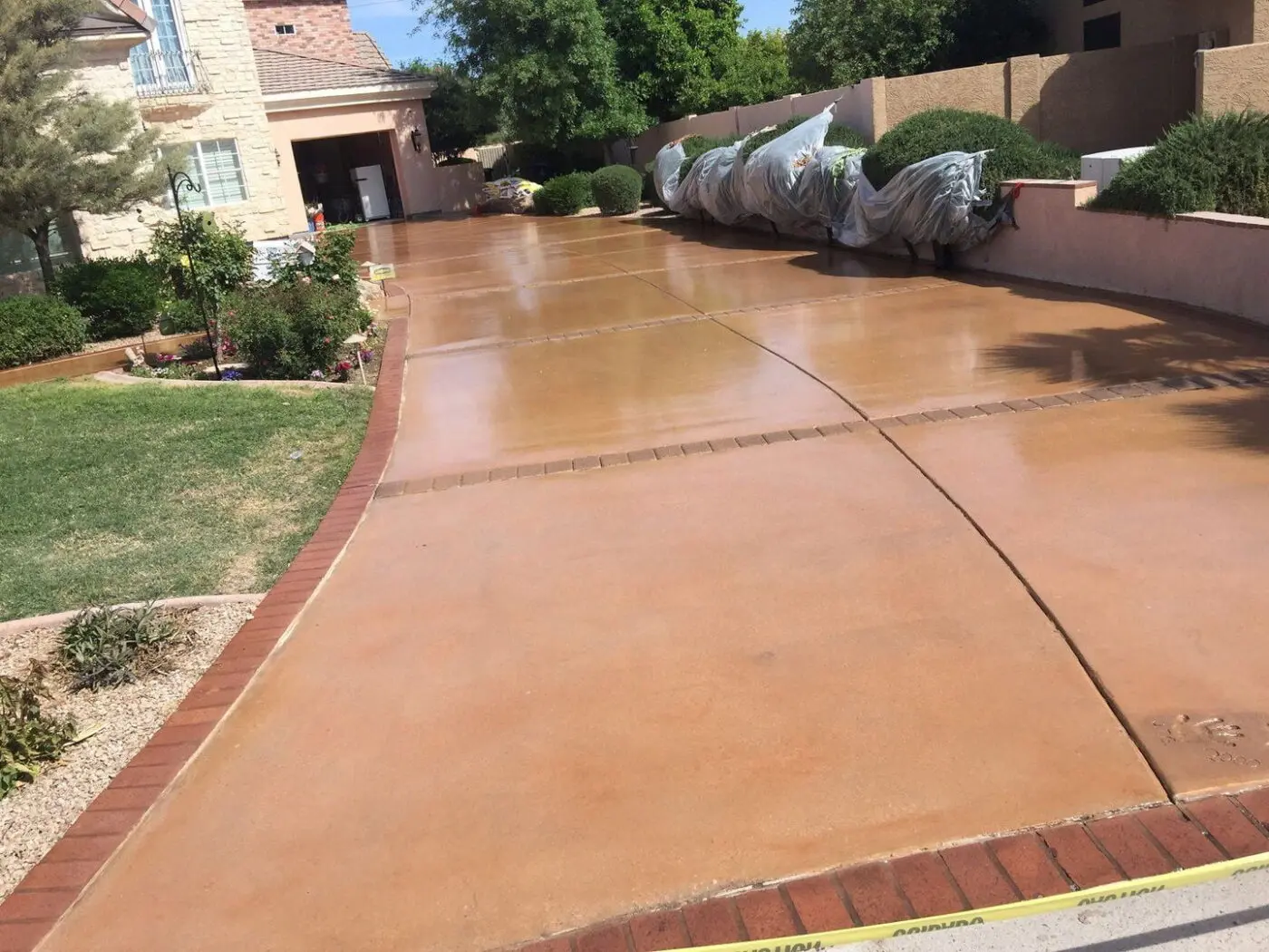picture of an exposed aggregate driveway with round stones showing in a home in Sparks Nevada